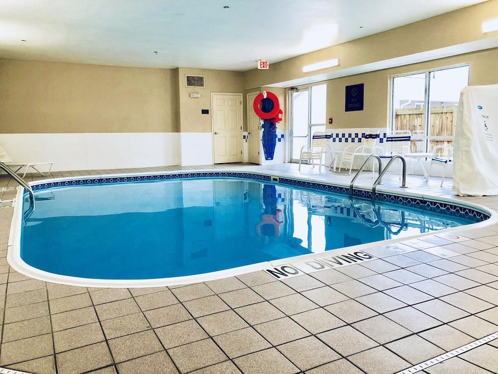Comfort Suites Terre Haute University Area Екстер'єр фото