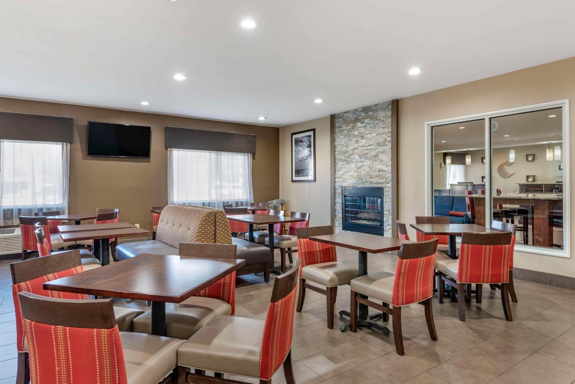 Comfort Suites Terre Haute University Area Екстер'єр фото