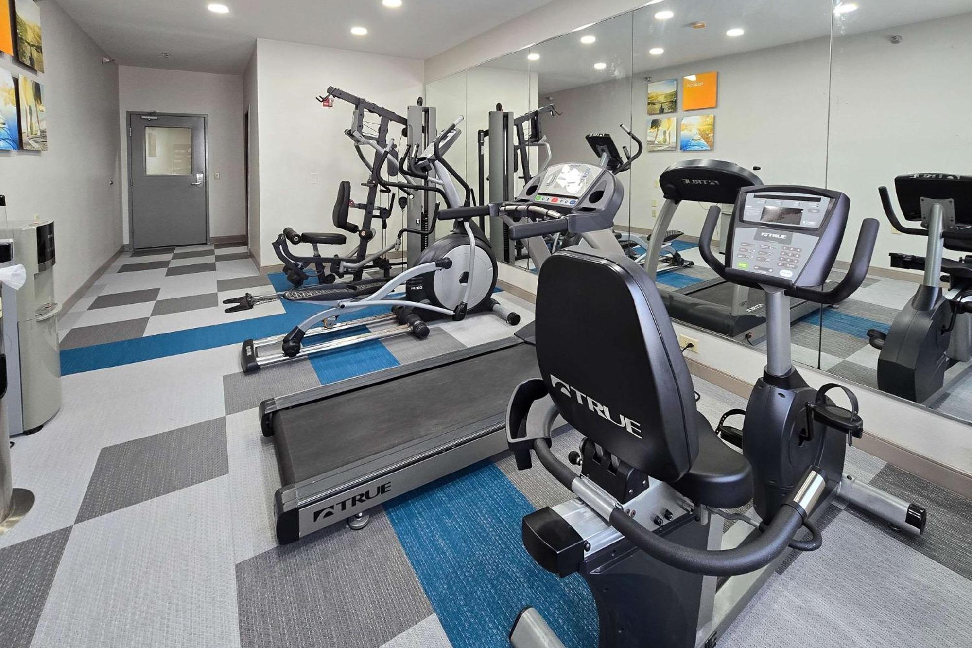 Comfort Suites Terre Haute University Area Екстер'єр фото